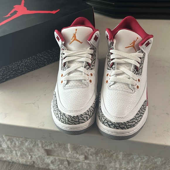 NEW Jordan 3 Retro Cardinal (GS) size 6.5 Y equivalent to 8 women’s - Picture 6 of 17